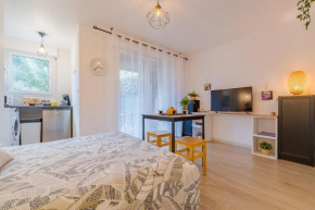 Les Muses - avec entrée autonome, jardin, parking privé & sa piscine ! -